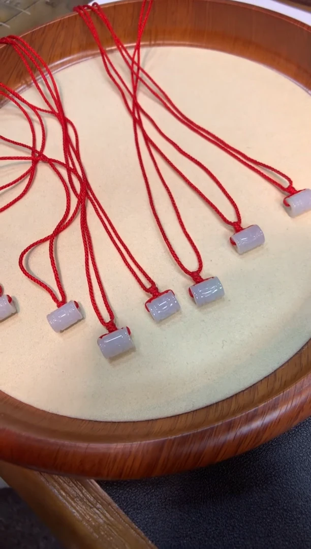 翡翠未镶嵌颈饰路路通 多样性发一件