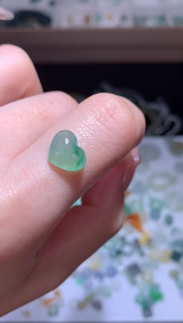 未镶嵌定制翡翠爱心