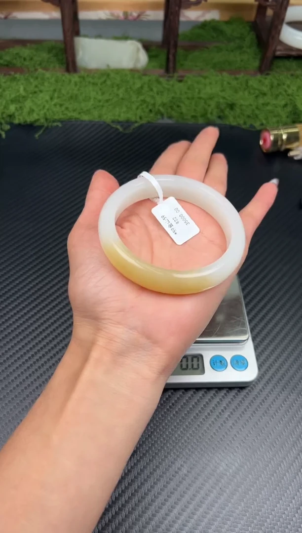 未镶嵌手镯和田玉且末金山微色差59