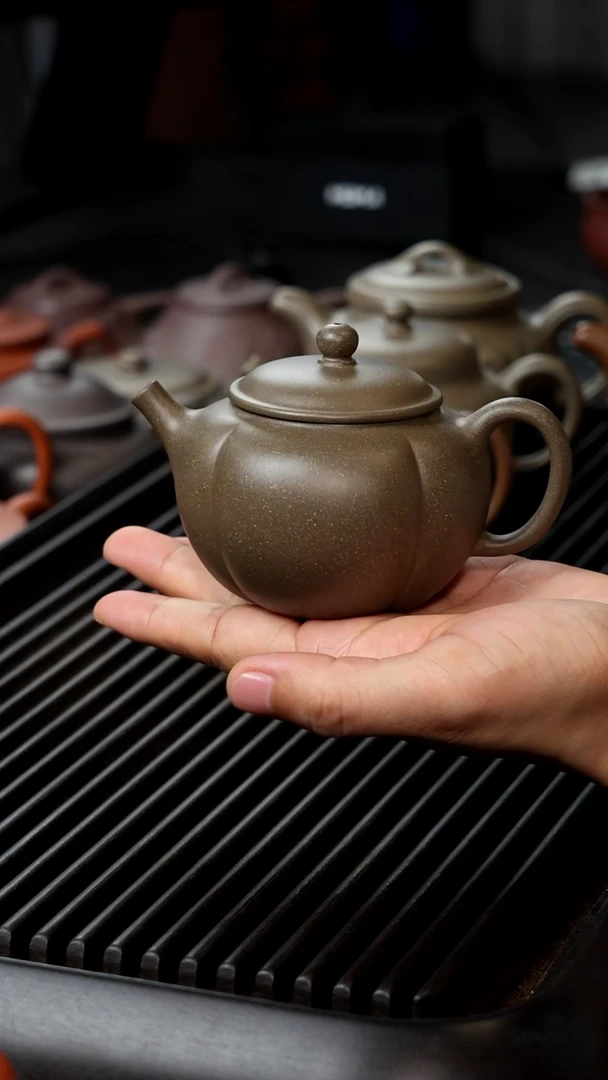 茶壶紫砂松华青段瓜语半手微瑕160