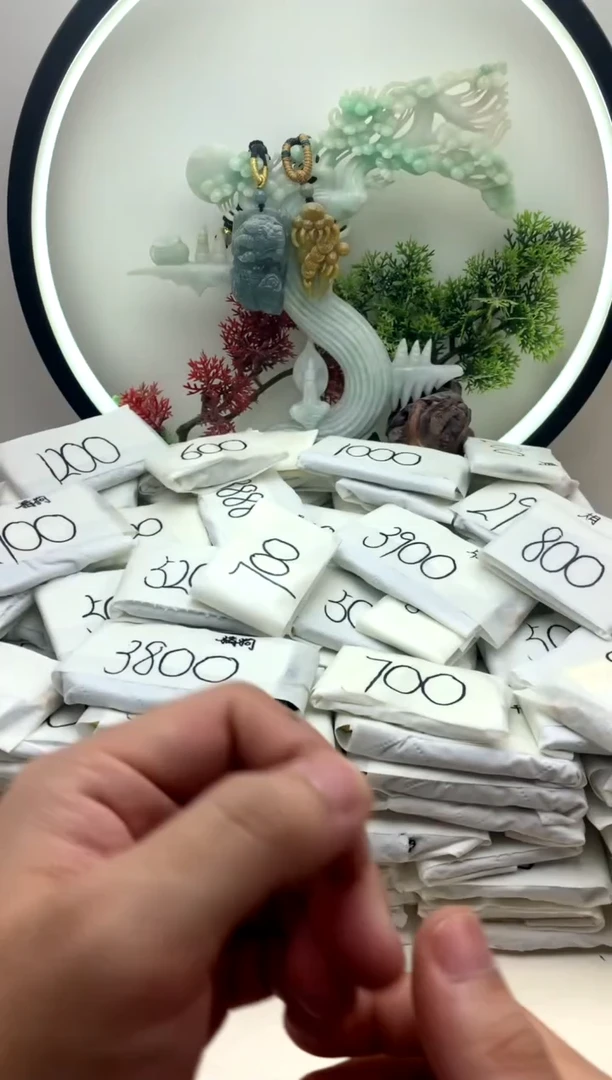 颈饰未镶嵌翡翠观音