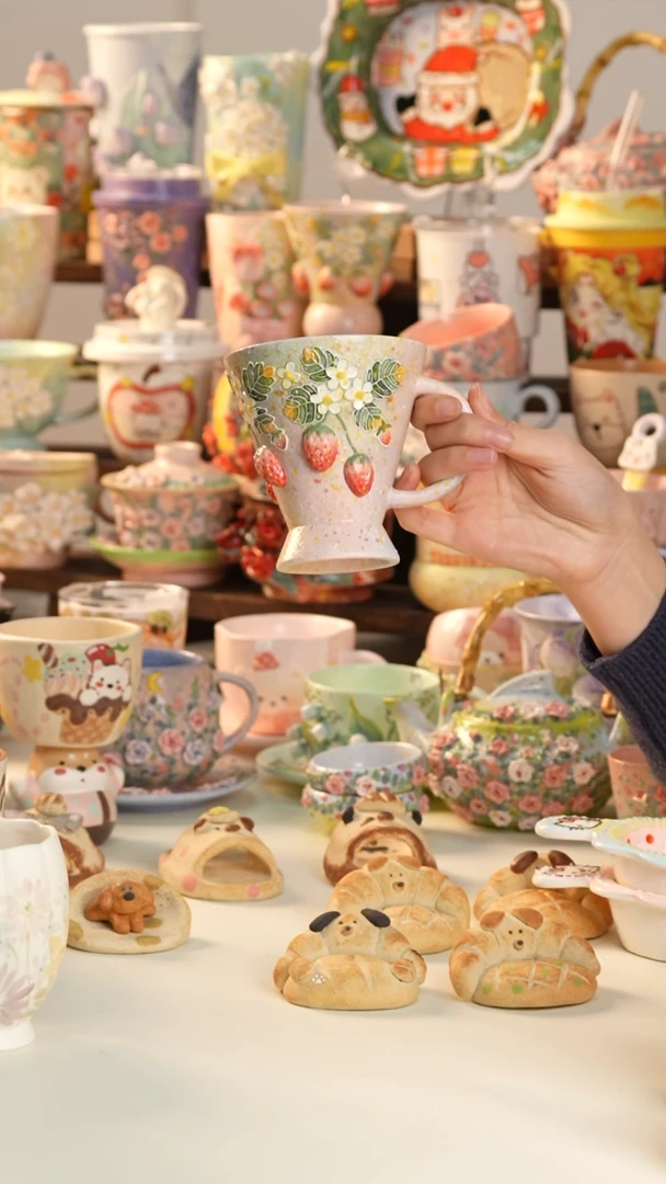 摆件陶景德镇釉下彩手绘设计师款陶瓷