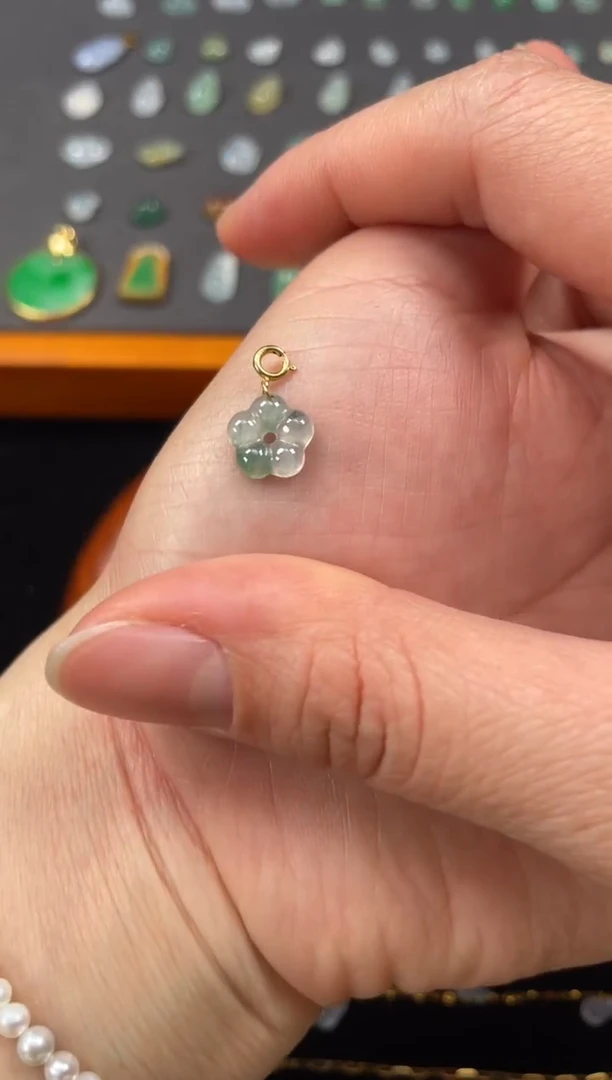 吊坠(不含链)18K金镶嵌翡翠一个JK313