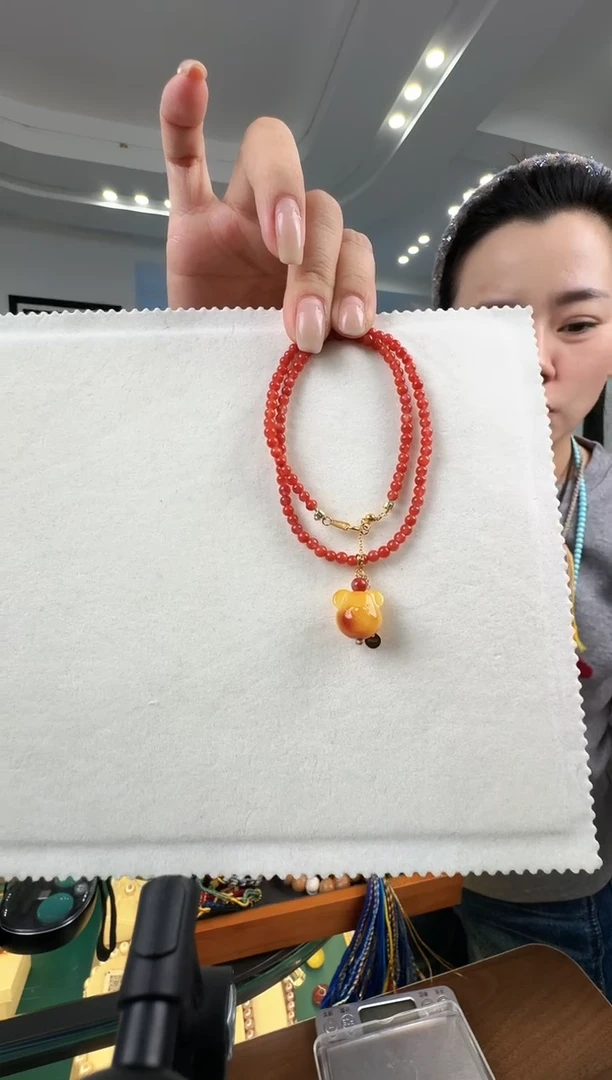 蜜蜡吊坠(赠链)未镶嵌精致的吊坠