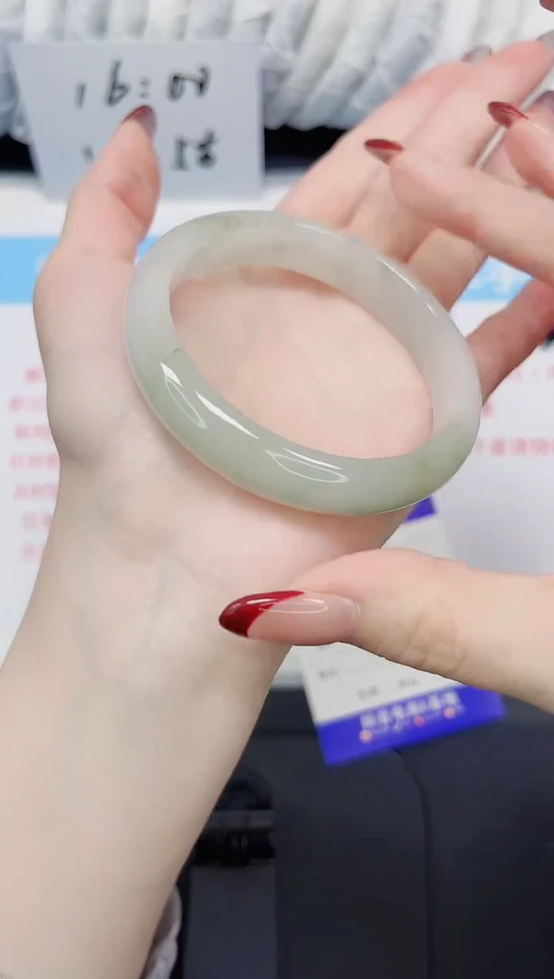 【闪购商品】石英质玉手镯未镶嵌152