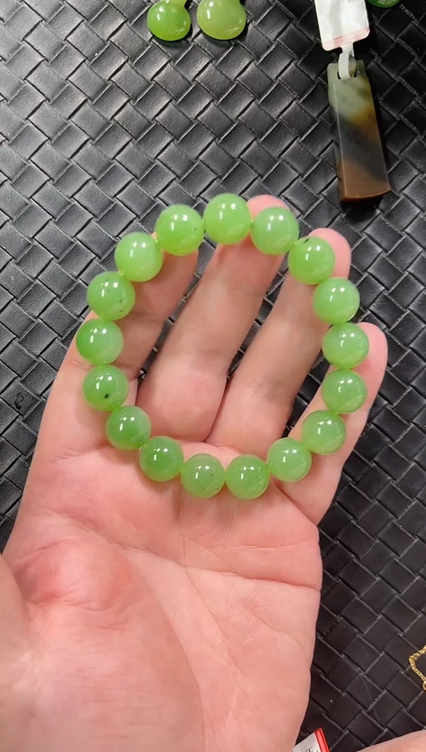 颈饰未镶嵌和田玉（碧玉）±12mm苹果绿单圈手串