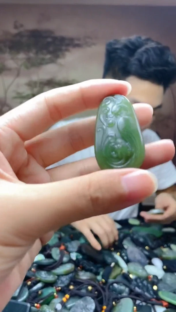 颈饰未镶嵌和田玉1