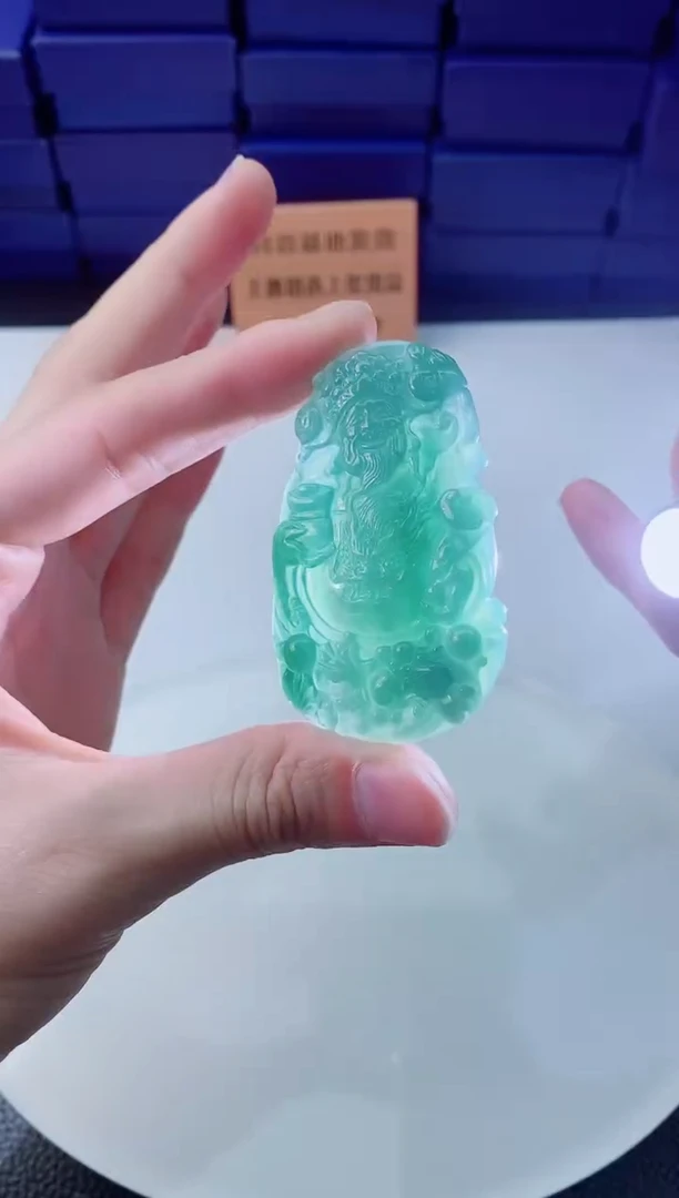 翡翠未镶嵌颈饰