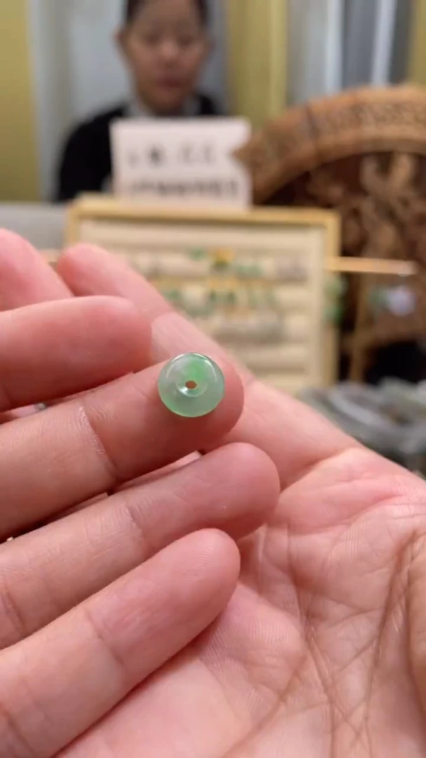 颈饰未镶嵌翡翠平安扣