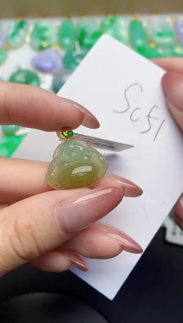 翡翠18K金镶嵌颈饰缅甸天然翡翠A货