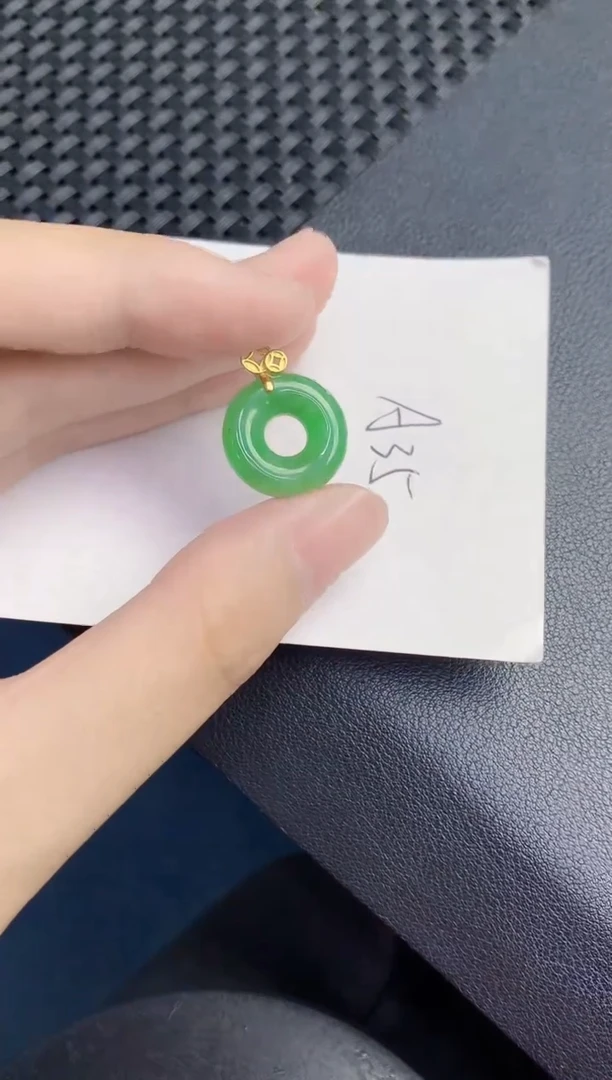 翡翠未镶嵌颈饰天然翡翠缅甸A货