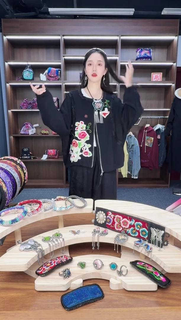 织绣A55蒙阿苏苗绣传承店