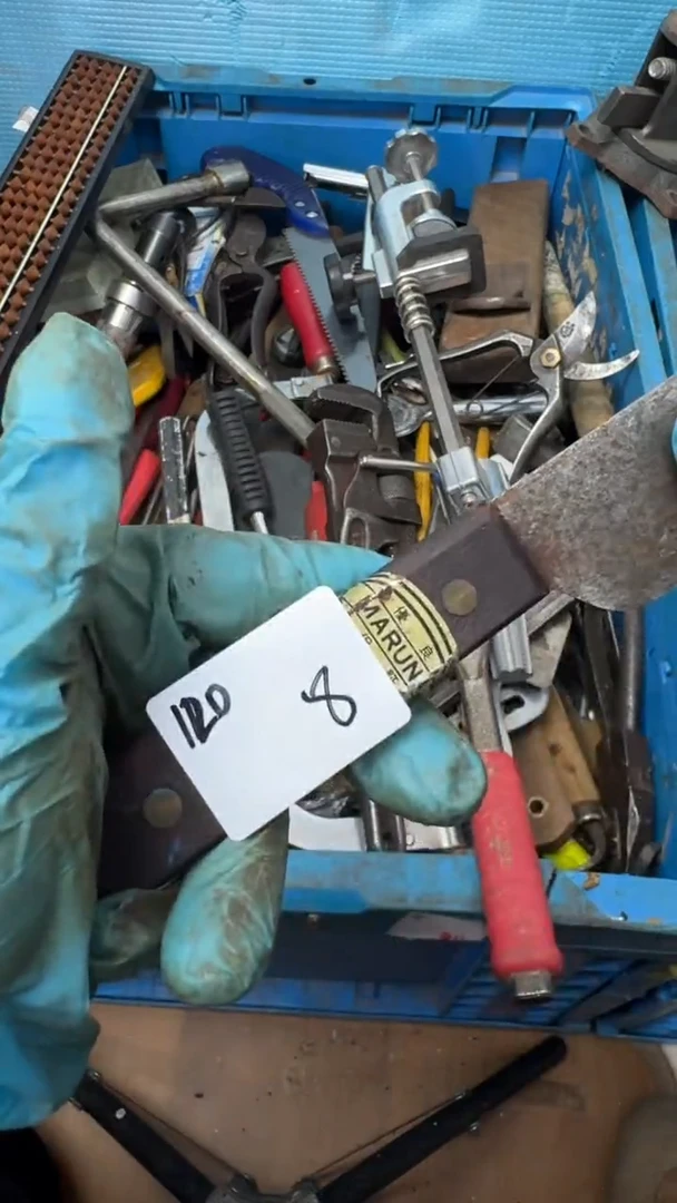 装****工家用五金工具一个