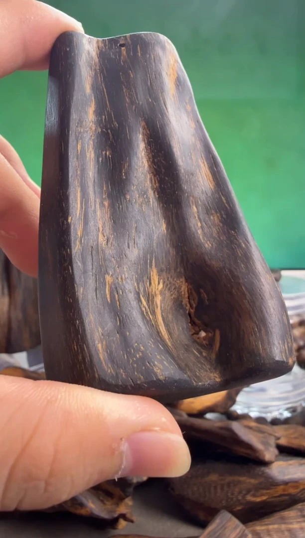 沉香吊坠文莱黑棋蛇皮纹多样性发一