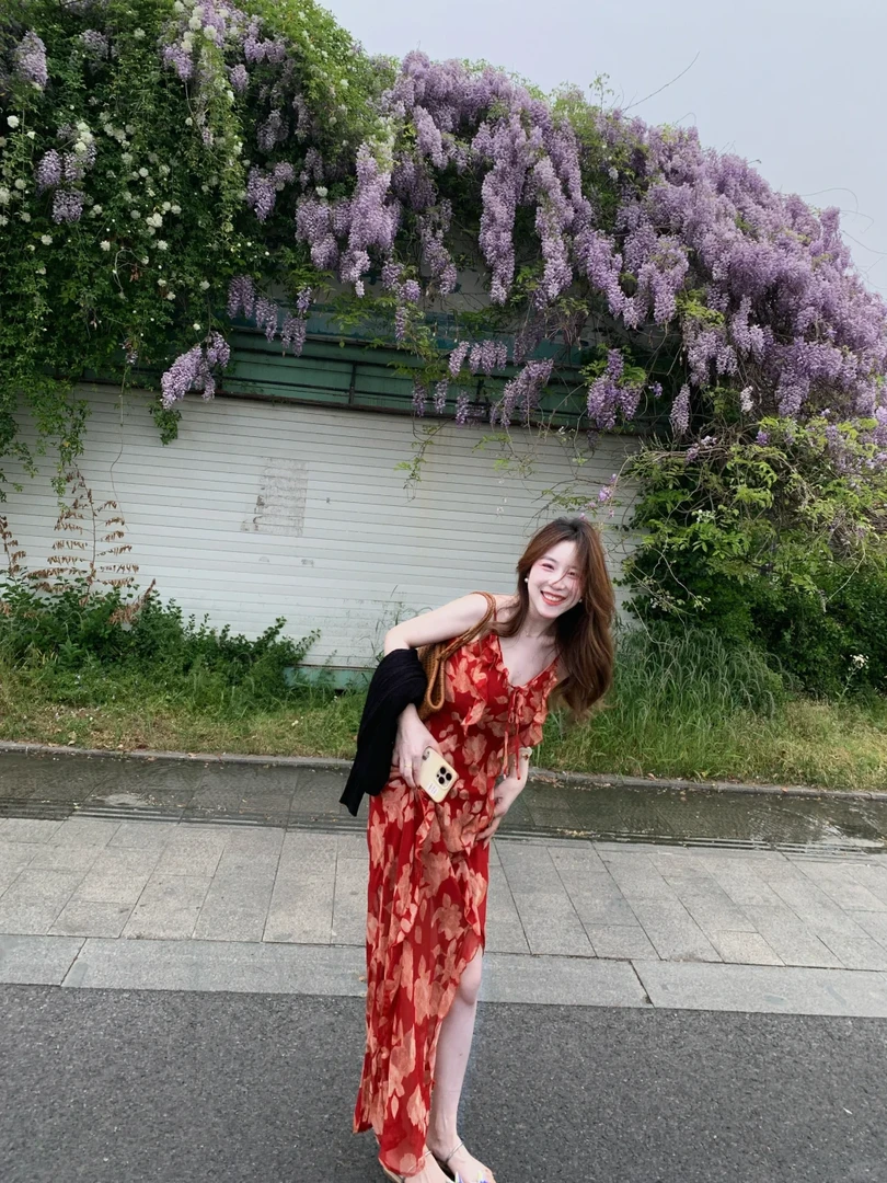 2025夏季新款韩系穿搭防晒开衫搭配红色吊带碎花连衣裙气质两件套