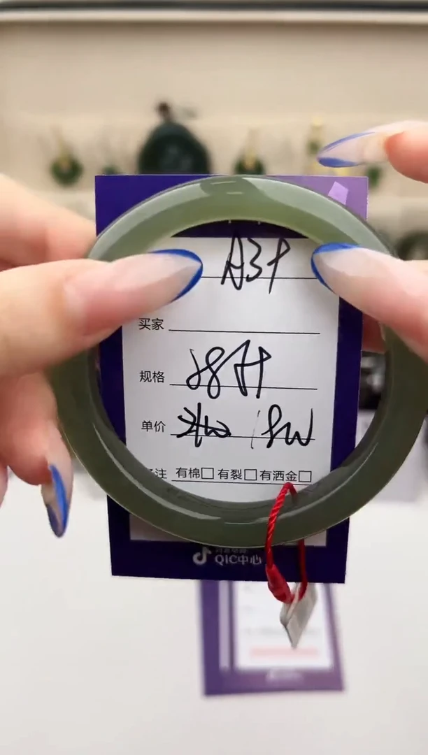 未镶嵌手镯和田玉微色差A39