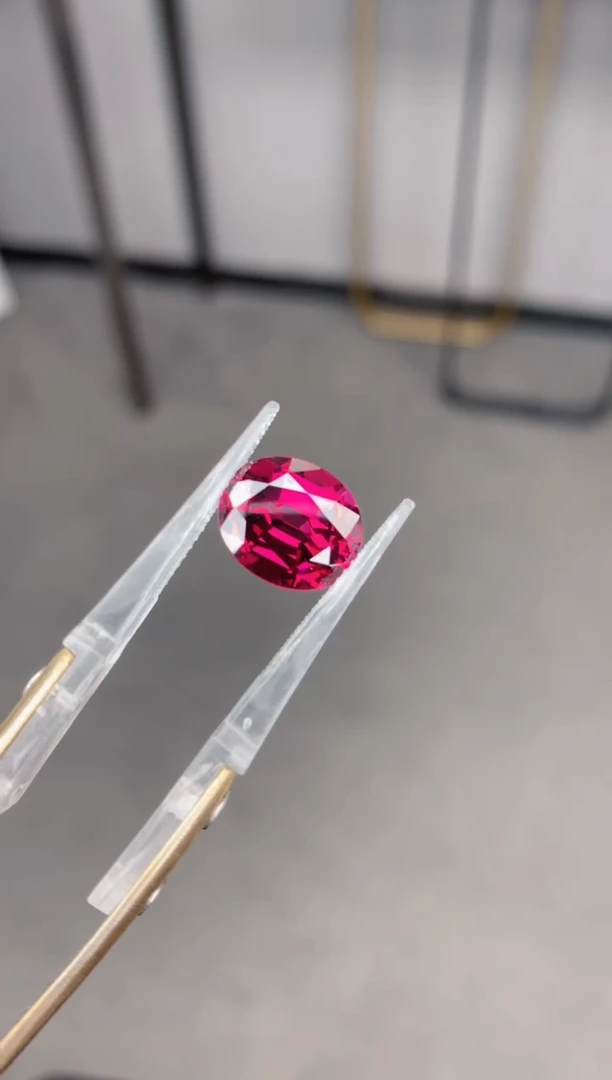 未镶嵌裸石石榴石5ct 镁铝榴石  定制