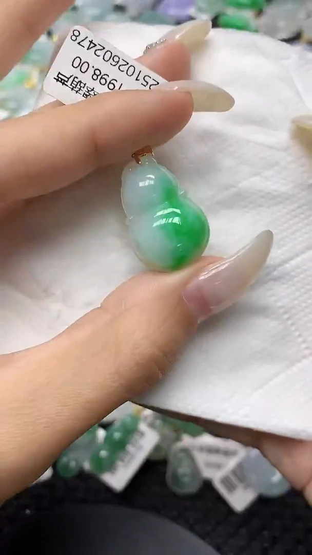 颈饰18K金镶嵌翡翠11111111111