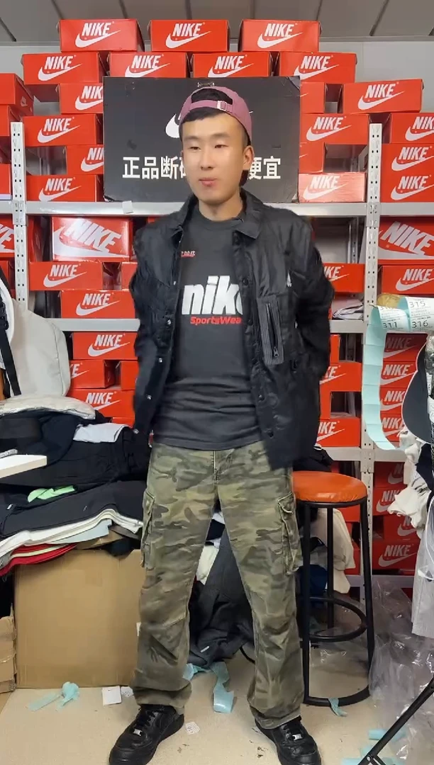 黑色飞行夹克 全新无暇 直播间过款 尺码170M