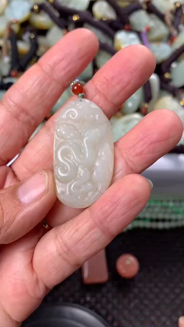 【闪购商品】和田玉颈饰未镶嵌多样性发货没有证书.拍一发一，有瑕