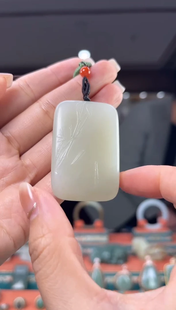 颈饰未镶嵌和田玉佩佩