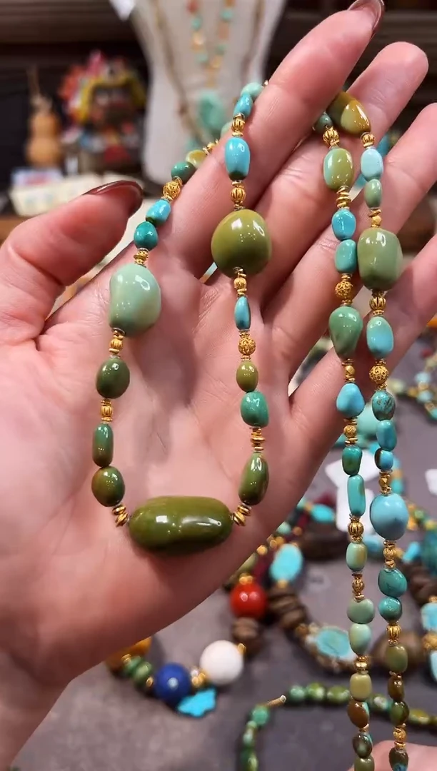 18K金镶嵌绿松石颈饰水波纹项链