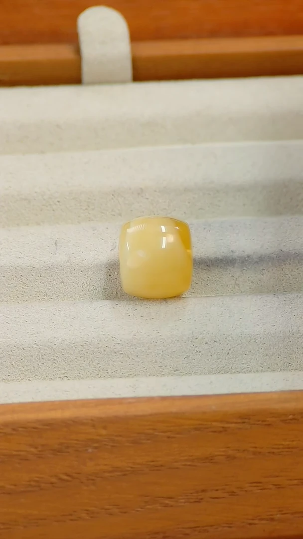 【闪购商品】蜜蜡裸石未镶嵌俄料微瑕12.1*10.5M1.067克