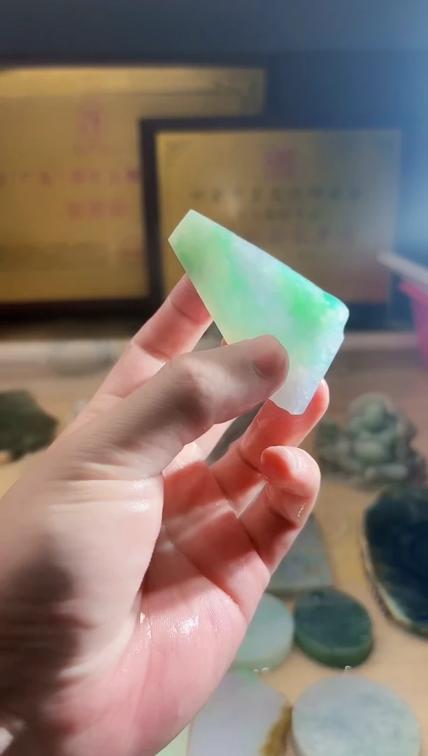 翡翠挂件未镶嵌A货张麦8329