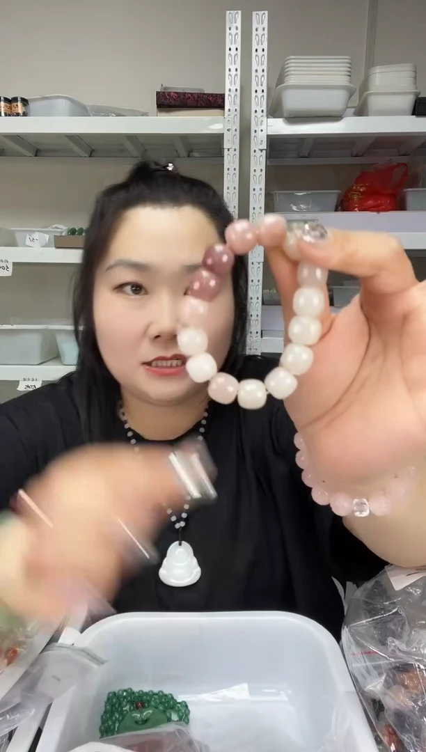 密玉（石英质玉）渐变粉桶珠手串未镶嵌渐变粉桶珠手串