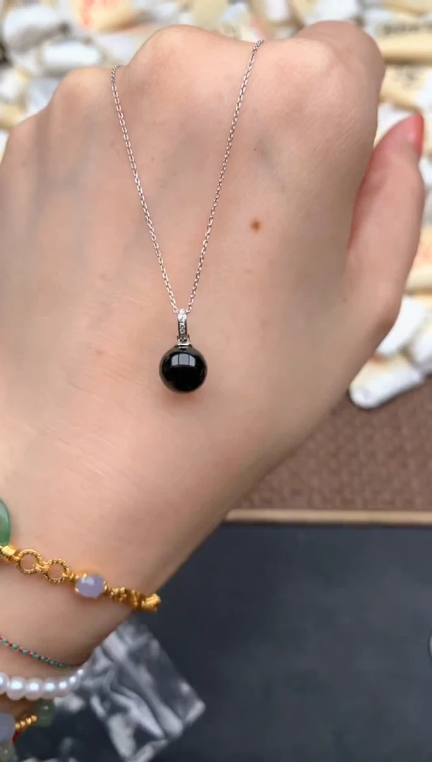 18K金镶嵌挂件翡翠套链