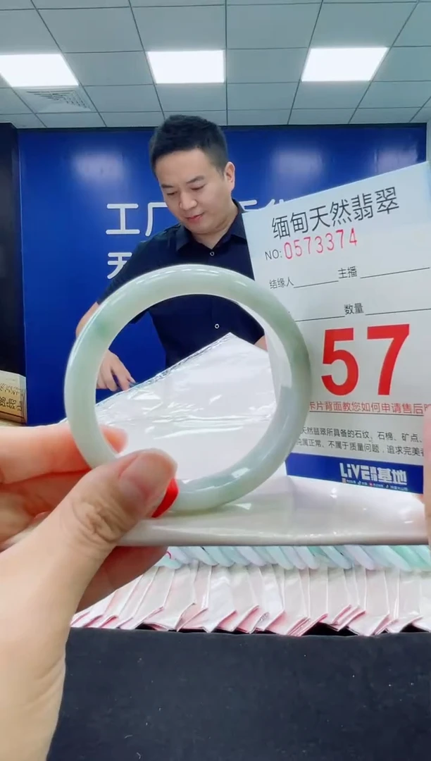 未镶嵌手镯翡翠天然翡翠手镯