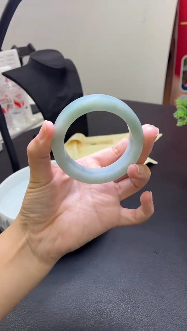 未镶嵌手镯定制翡翠手镯