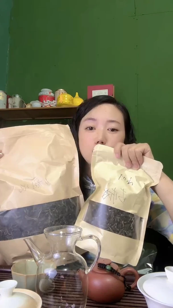 彩选单品古树混采8g+小叶古树8g