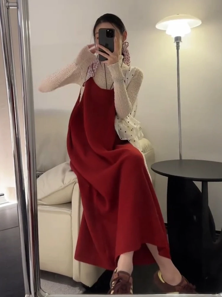 大方得体绝美度假风韩系时尚洋气高级感白色内搭红色背带裙套装女