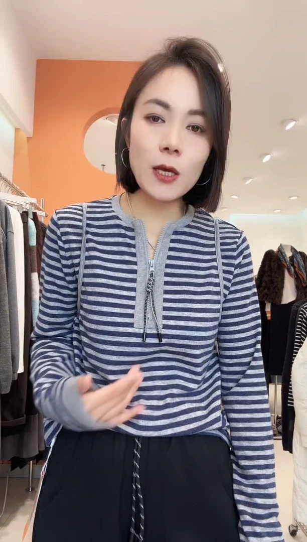 9957极简藏蓝条纹上衣