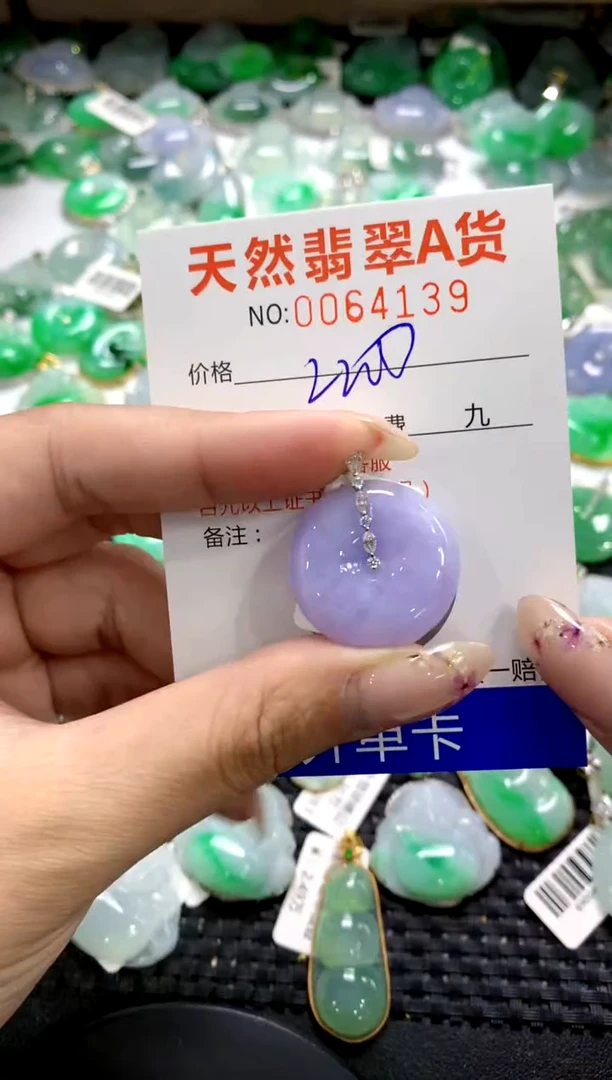 翡翠18K金镶嵌颈饰1111111111111111