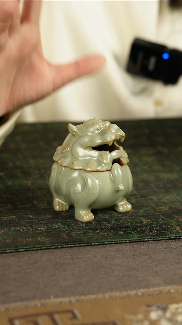 善窑厂汝窑粉青狻猊香炉