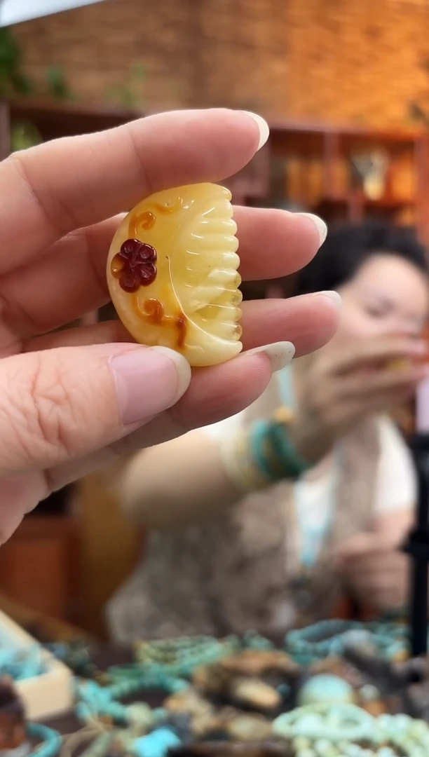 琥珀未镶嵌珠宝奇石?****朵提溜