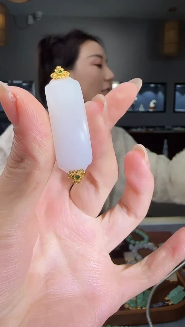 18K金镶嵌手链和田玉1