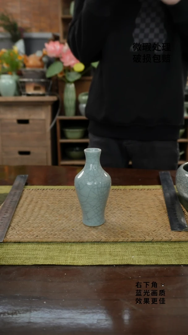 陶瓷粉青小花瓶51