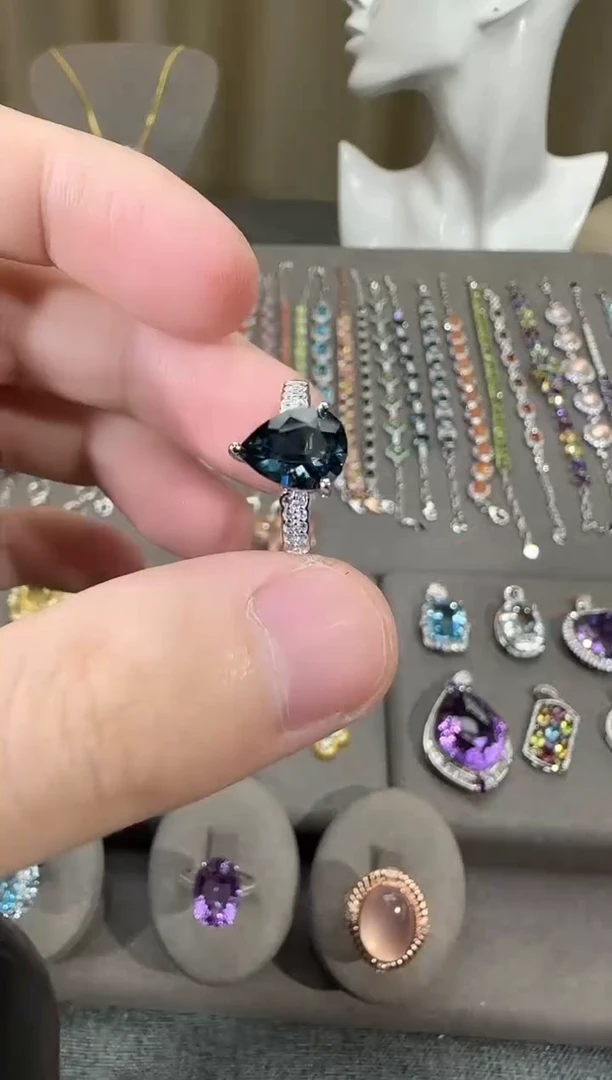 银S925镶嵌戒指托帕石10*8mm伦敦蓝戒指水滴款