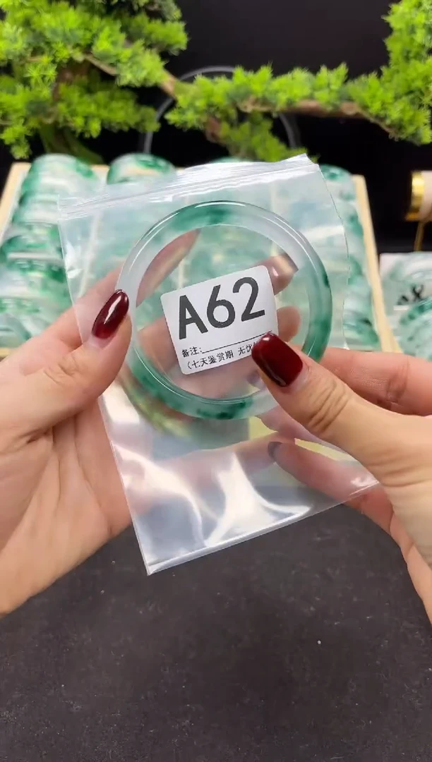 【闪购商品】石英岩玉手镯未镶嵌A62