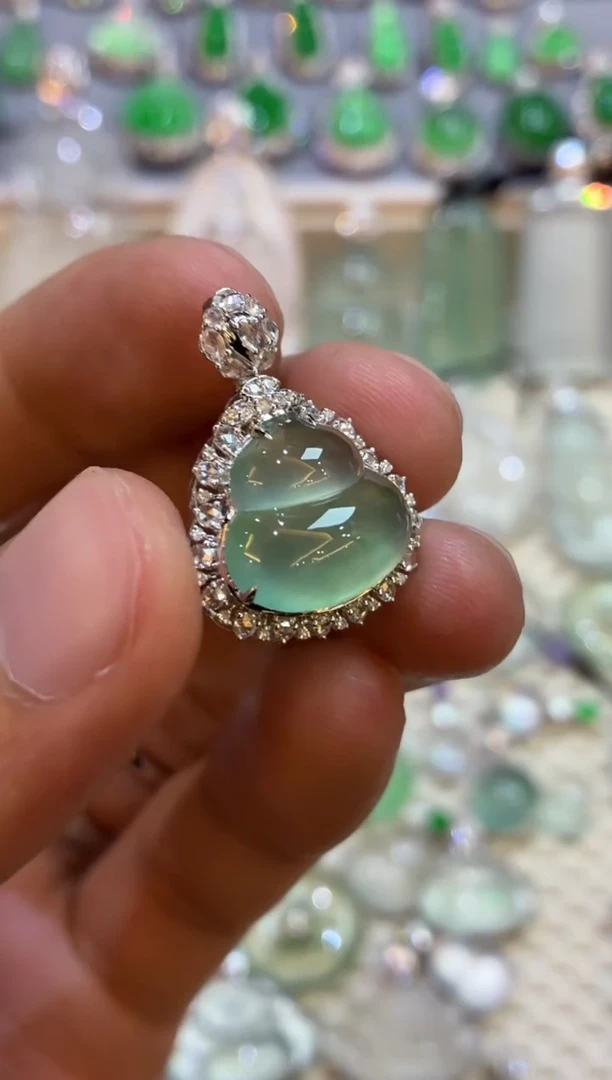 吊坠(不含链)18K金镶嵌翡翠葫芦
