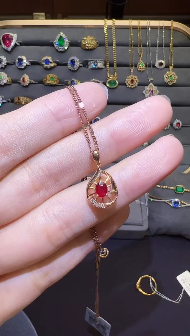 吊坠(赠链)18K金镶嵌红宝石0.35ct