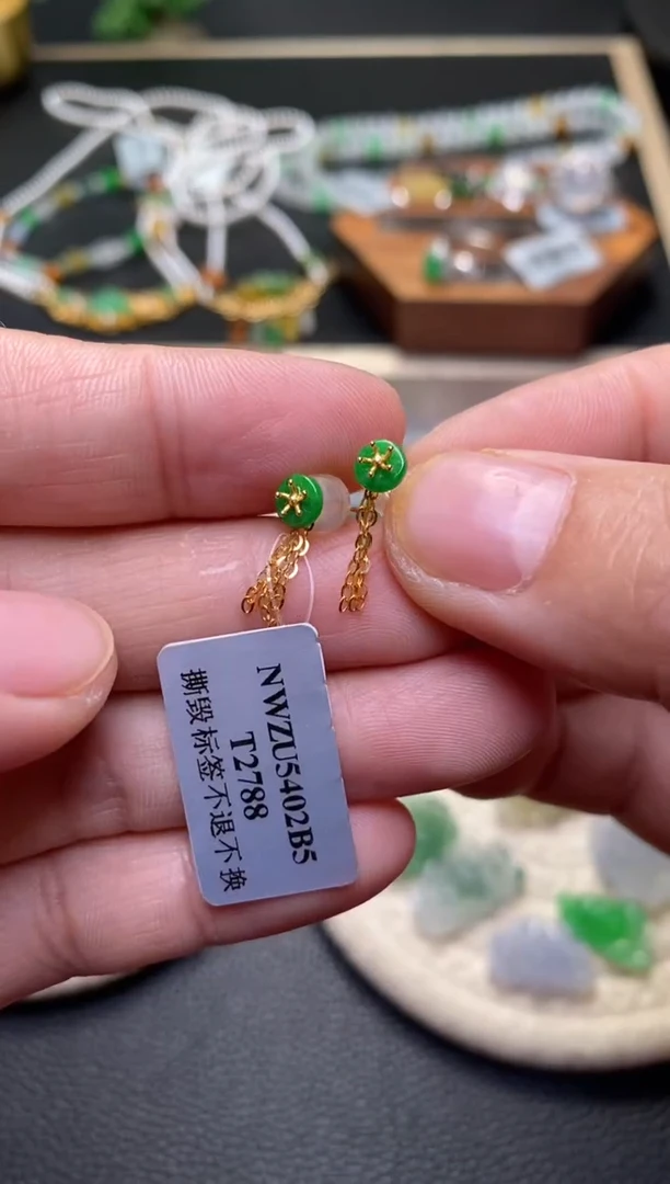 颈饰18K金镶嵌翡翠净货40880