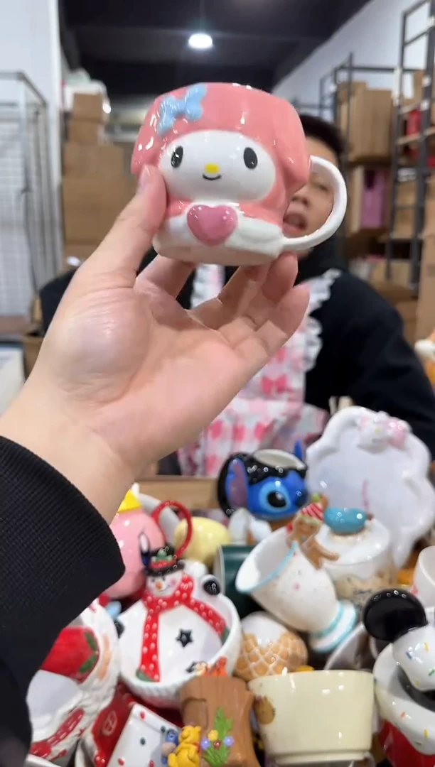 瓷片美乐蒂抱爱心一口杯 微瑕