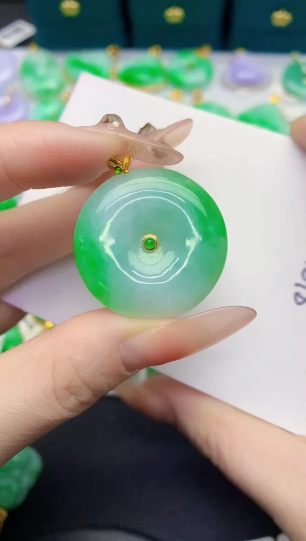 颈饰18K金镶嵌翡翠缅甸天然翡翠A货