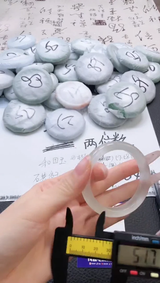 未镶嵌手镯石英质玉398-52