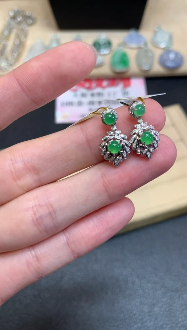 【闪购商品】翡翠耳饰18K金镶嵌蛋面【无服务费】