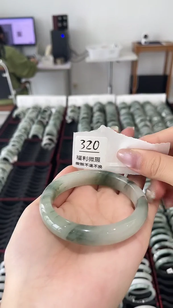 未镶嵌手镯石英质玉瑕320